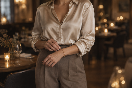 De la oficina a la cena: la blusa satinada