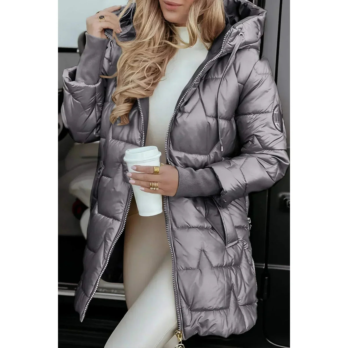 Abrigo acolchado largo con capucha para mujer en gris