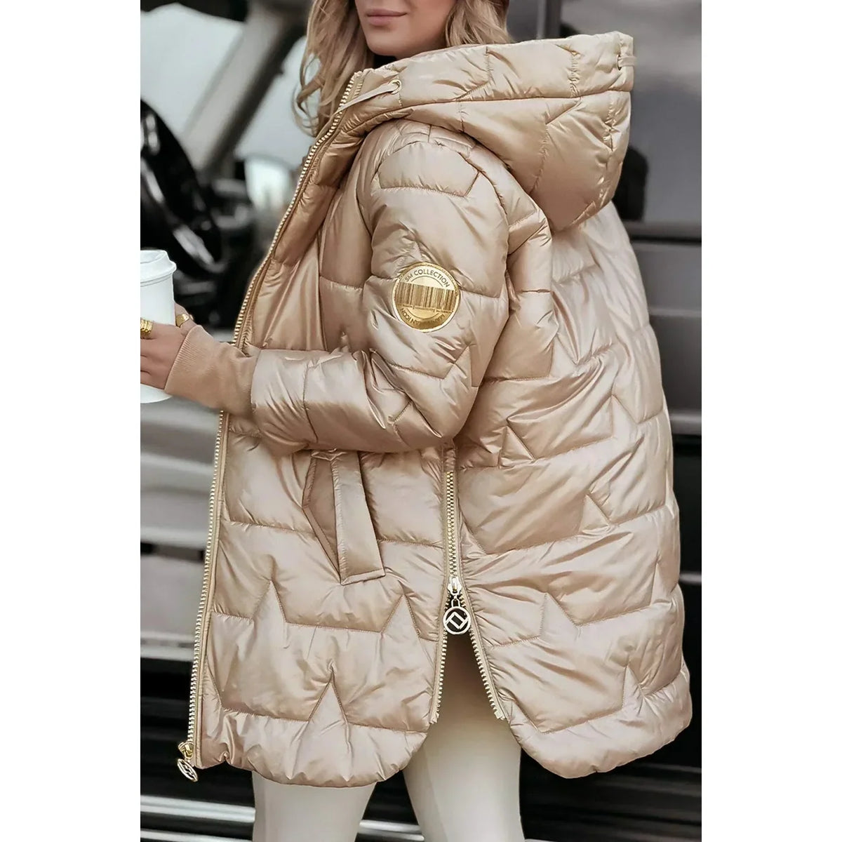 Abrigo acolchado largo con capucha para mujer, vista frontal