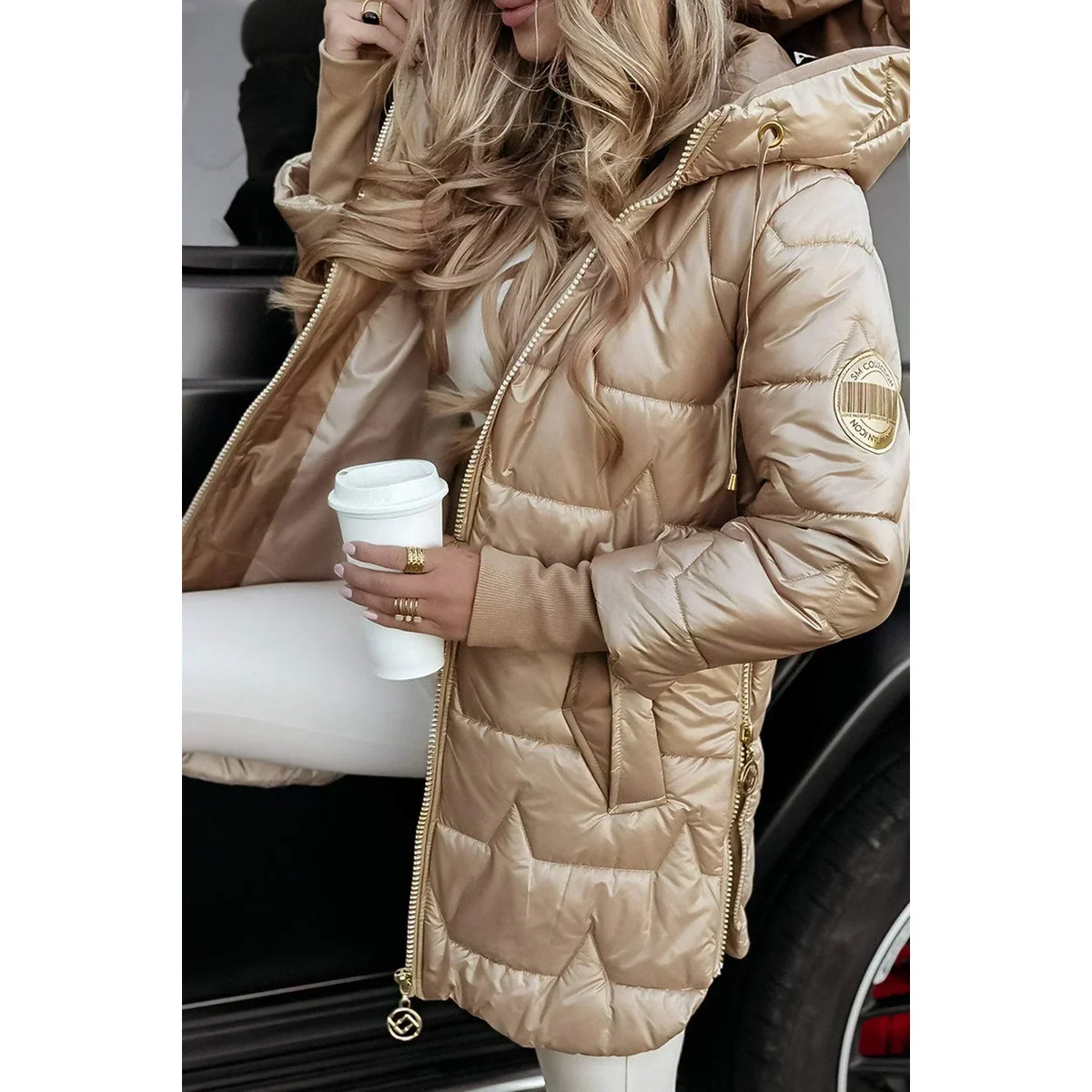 Abrigo acolchado largo con capucha para mujer, detalle