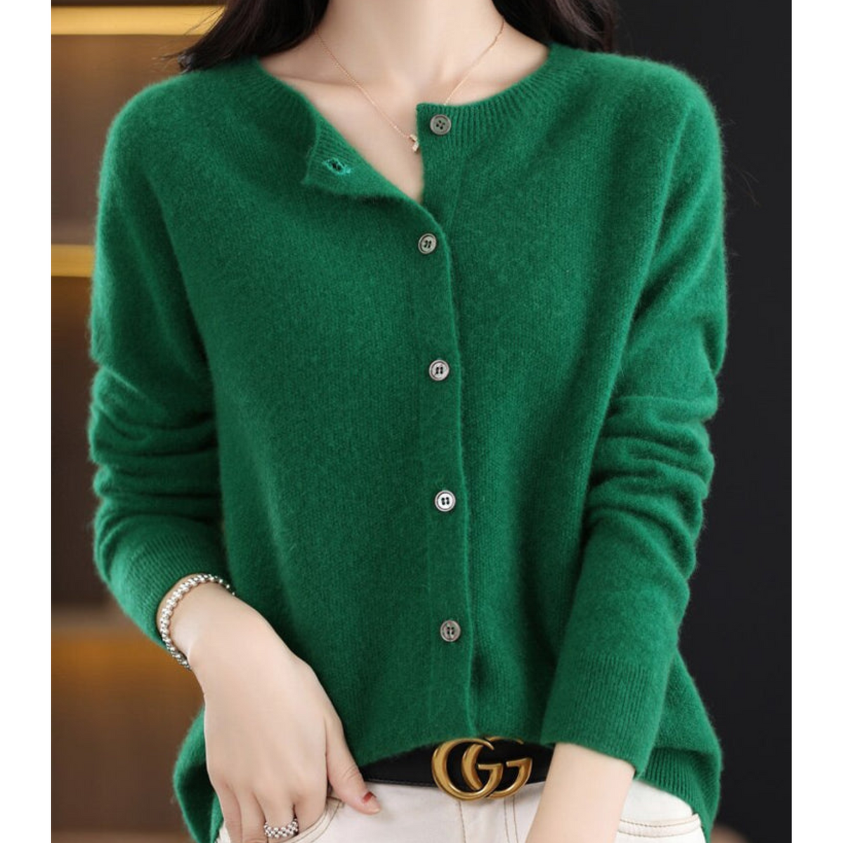 Cárdigan de punto fino con botones para mujer en verde oscuro