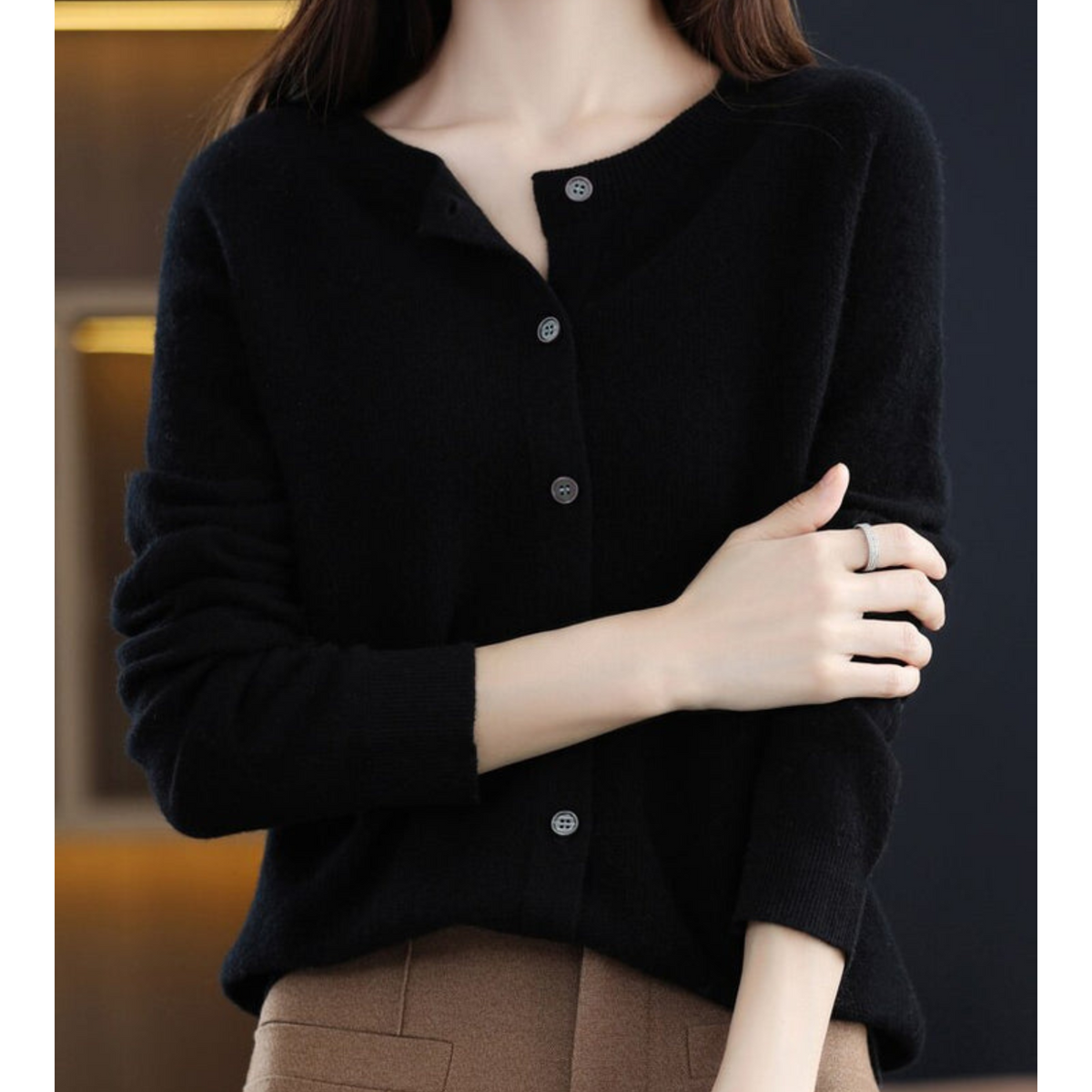 Cárdigan de punto fino con botones para mujer en negro