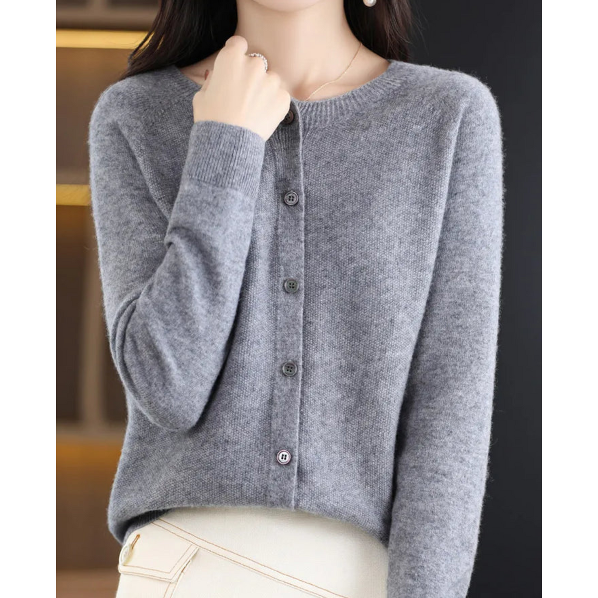 Cárdigan de punto fino con botones para mujer en gris