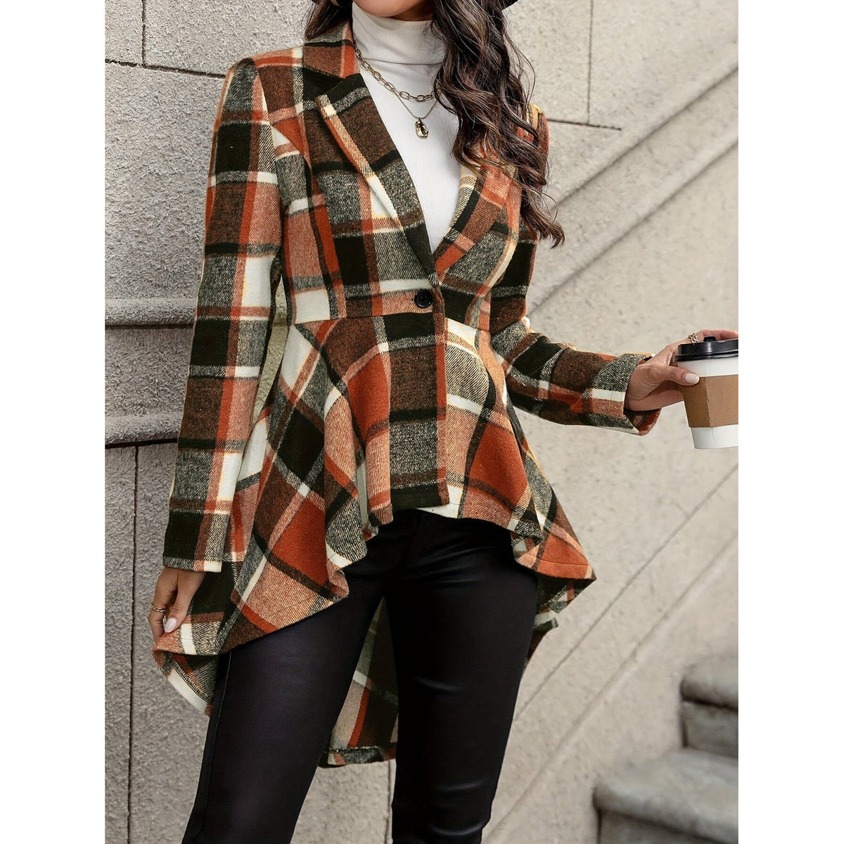 Chaqueta de cuadros rojo y marrón, vista trasera